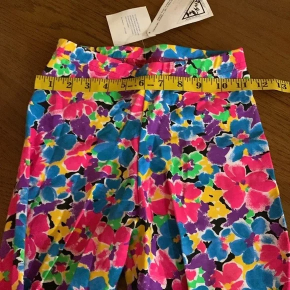 BUNDLE OF 4 Pairs of Floral and Paisley Leggings Size M NWT gifted - Picture 10 of 14